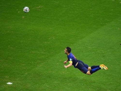 荷兰足球爆料视频最新消息,揭秘球星转会内幕及赛场风云  第1张